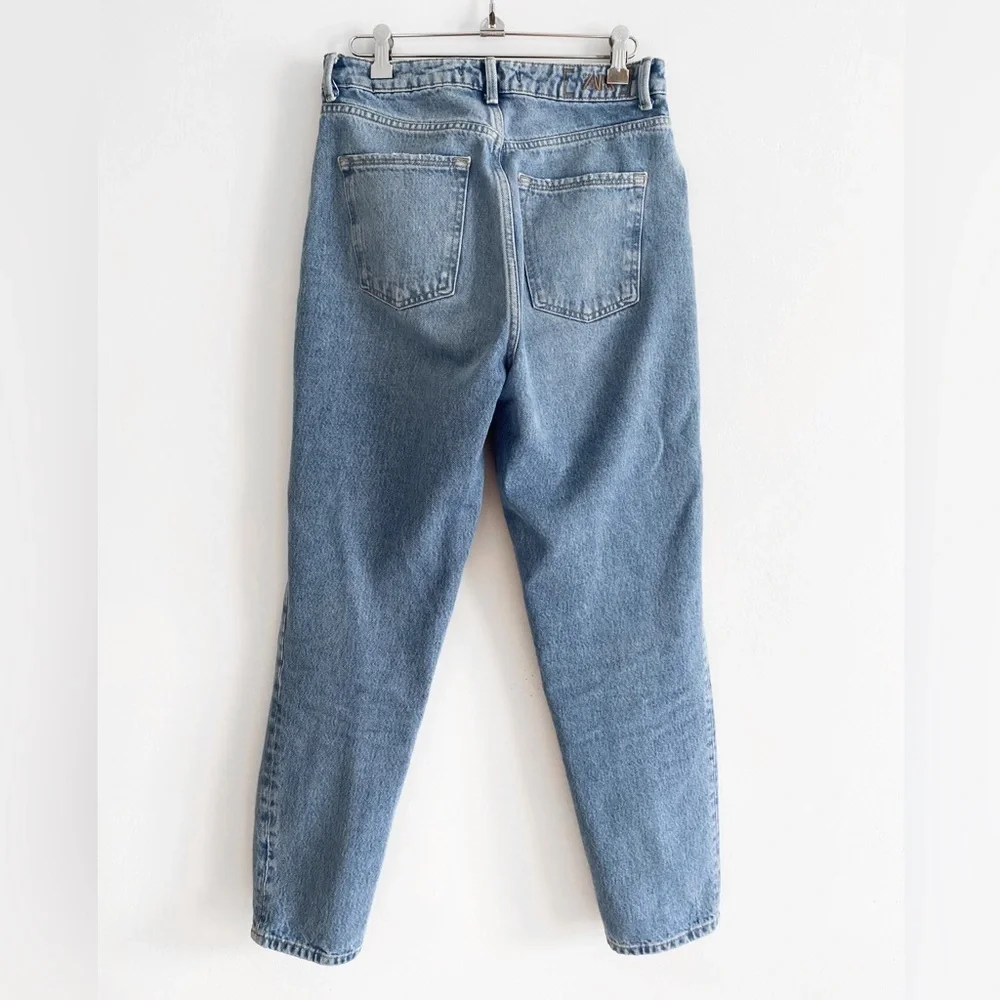 Zara High Waist Straight Jeans, Light Wash, Size 4, 100% Cotton - Picture 3 of 9
